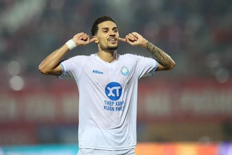 Hendrio thi đấu thành công cho Nam ĐỊnh